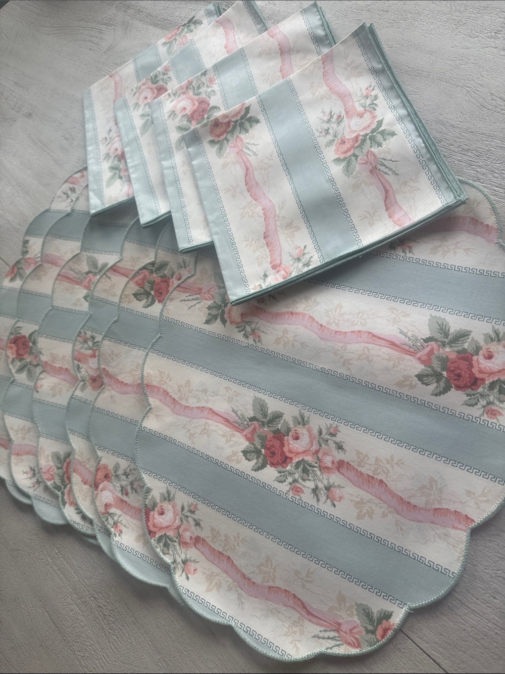 NWOT Set of Sateen Placemats (6)& Napkins (4)